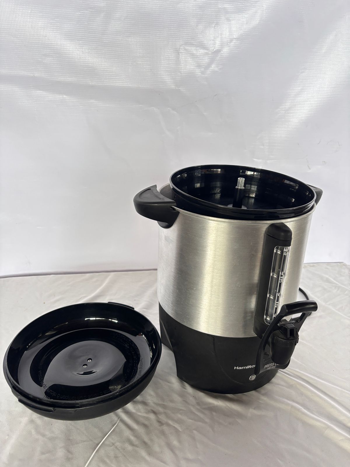 Cafetera Percoladora 45 Tazas C/nivel De Agua Hamilton Beach Color Plateado Silver