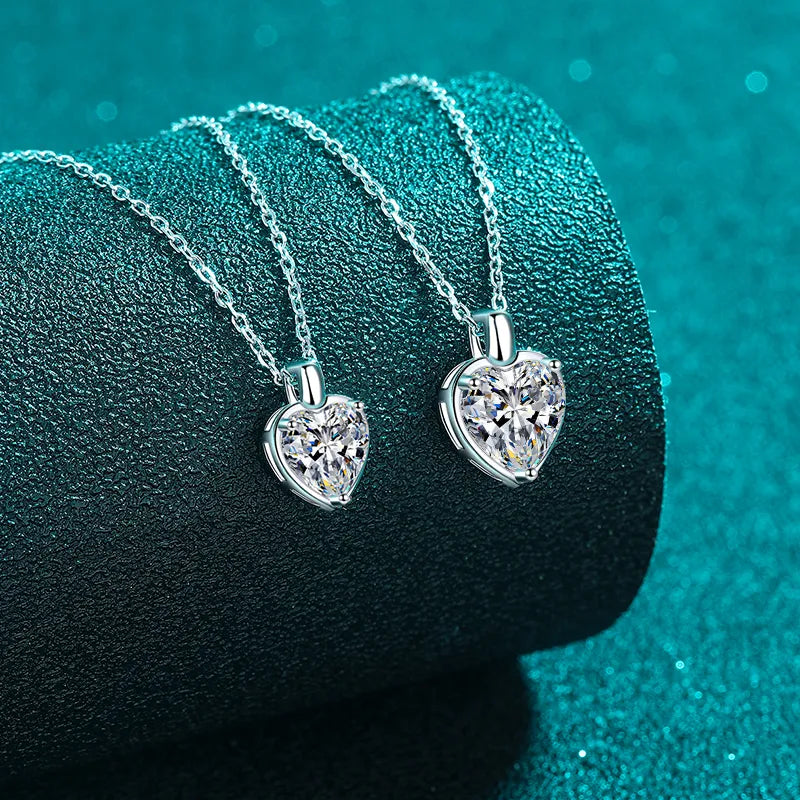 Collar de plata de ley 925 con moissanita de 2 quilates en forma de corazón