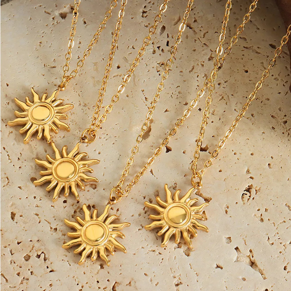 Collar de acero de titanio con colgante de sol pequeño, moderno y sencillo, con cadena de clavícula para mujer