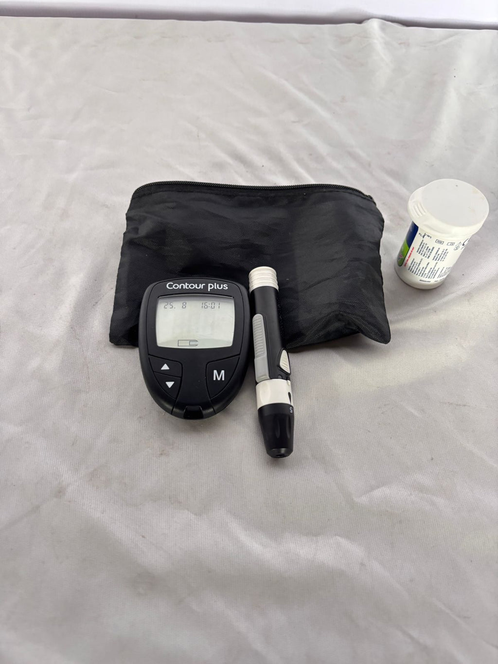 Kit Glucómetro Contour Plus Color Negro