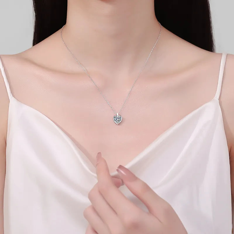 Collar de plata de ley 925 con moissanita de 2 quilates en forma de corazón