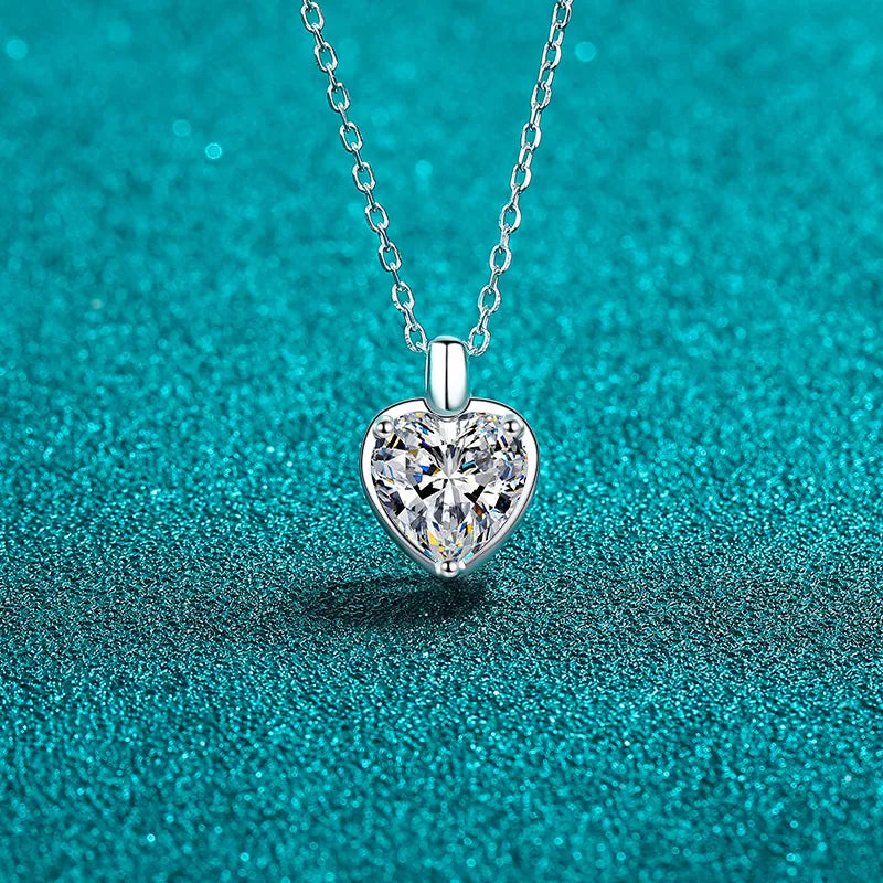 Collar de plata de ley 925 con moissanita de 2 quilates en forma de corazón