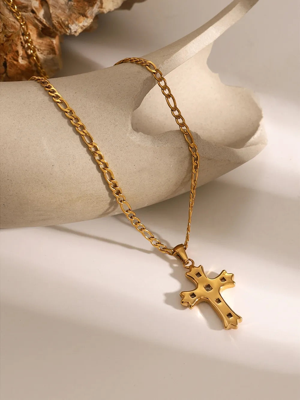 Collar con colgante de cruz de circonita de acero inoxidable