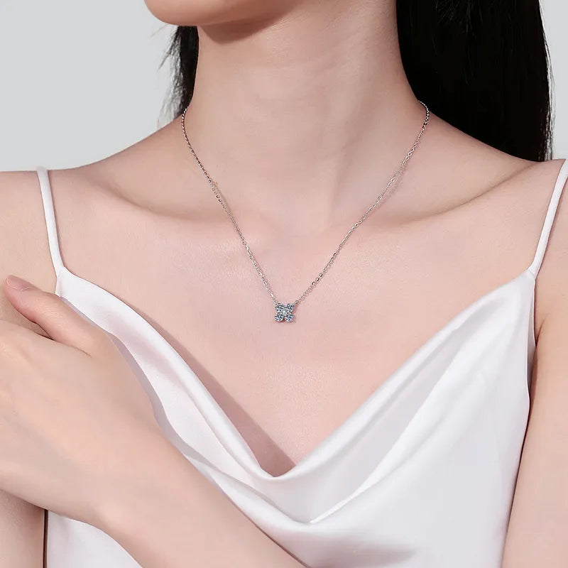 Collar con colgante geométrico de moissanita de 1,26 quilates en plata de ley 925