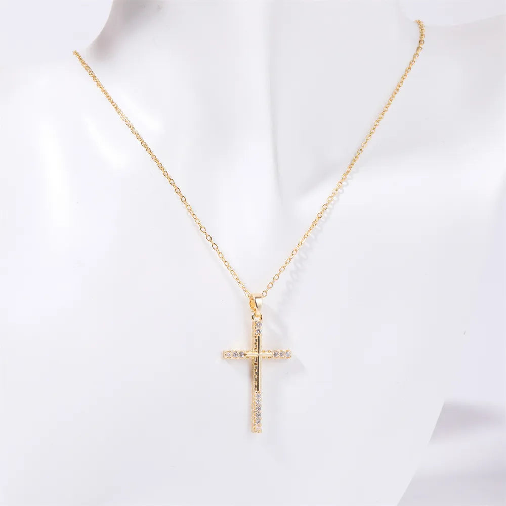 Collar de cruz de circonita con incrustaciones de acero inoxidable