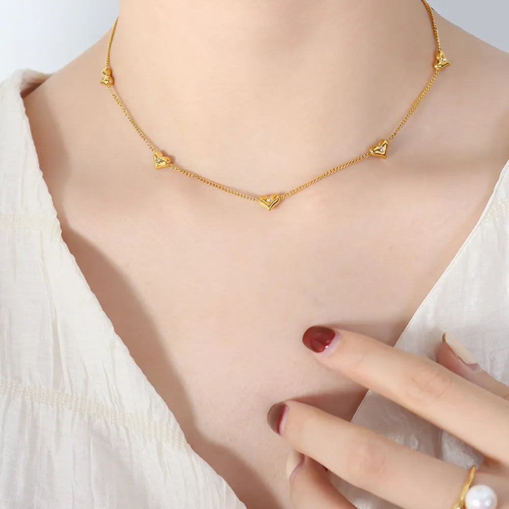 Collar de corazón de circonita y acero de titanio