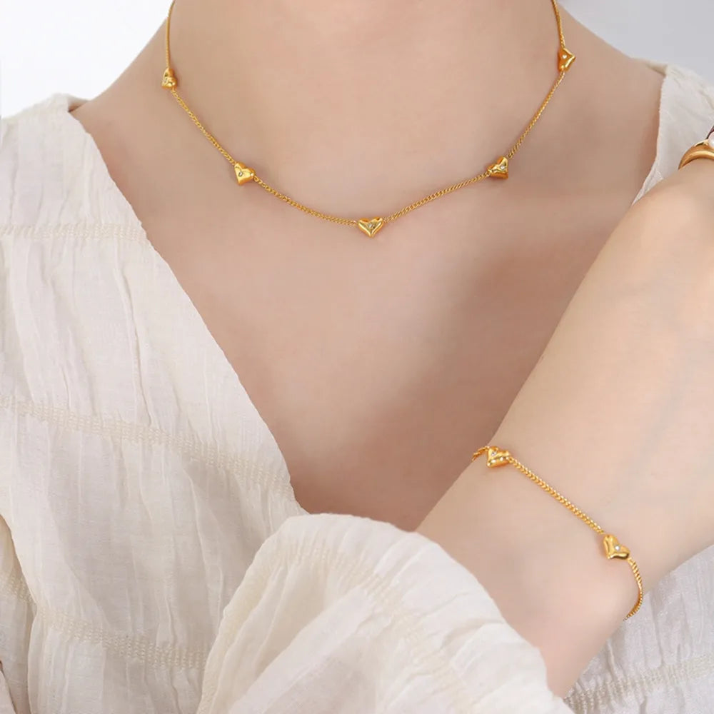 Collar de corazón de circonita y acero de titanio