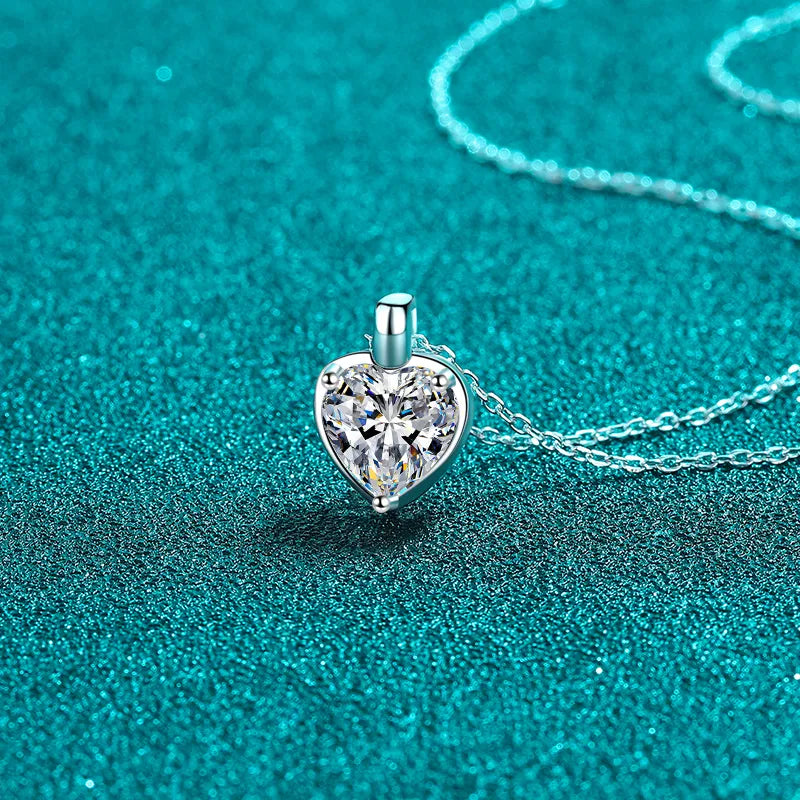 Collar de plata de ley 925 con moissanita de 2 quilates en forma de corazón