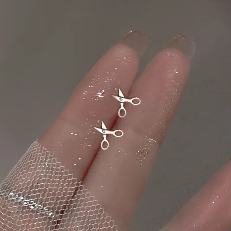 Pendientes de tuerca con forma de mariposa y corazón para mujer, Mini estrella, Color plateado, con agujas de plata 925, hipoalergénico, uso diario, regalo Pierc para niñas