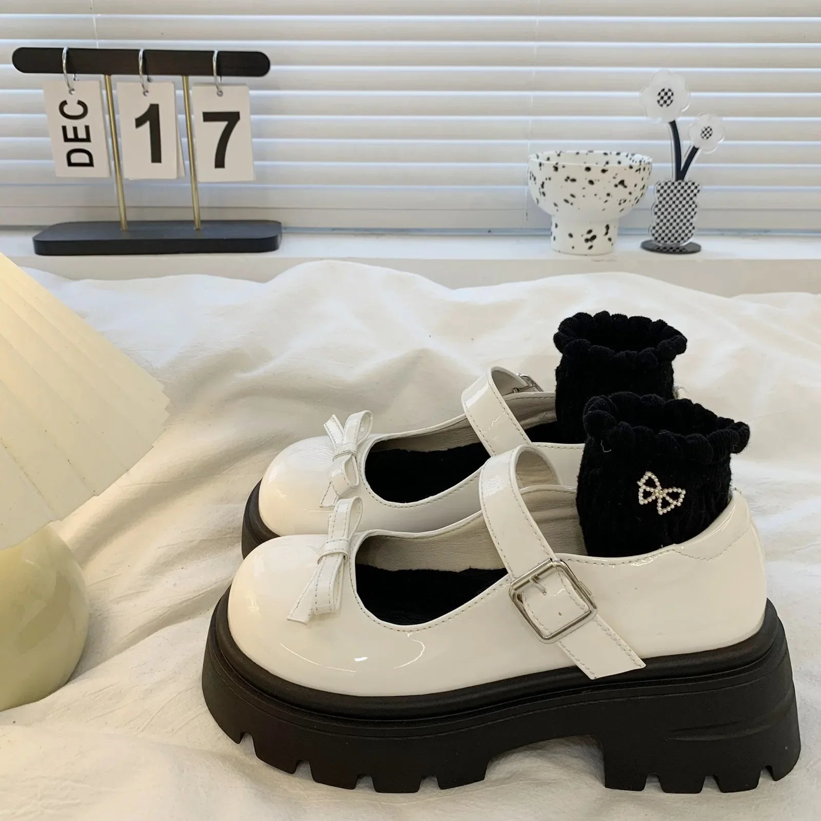 Zapatos planos negros de tacón grueso antideslizantes con Nudo de mariposa estilo romano para mujer, mocasines cómodos con punta redonda, sin cordones, novedad de verano