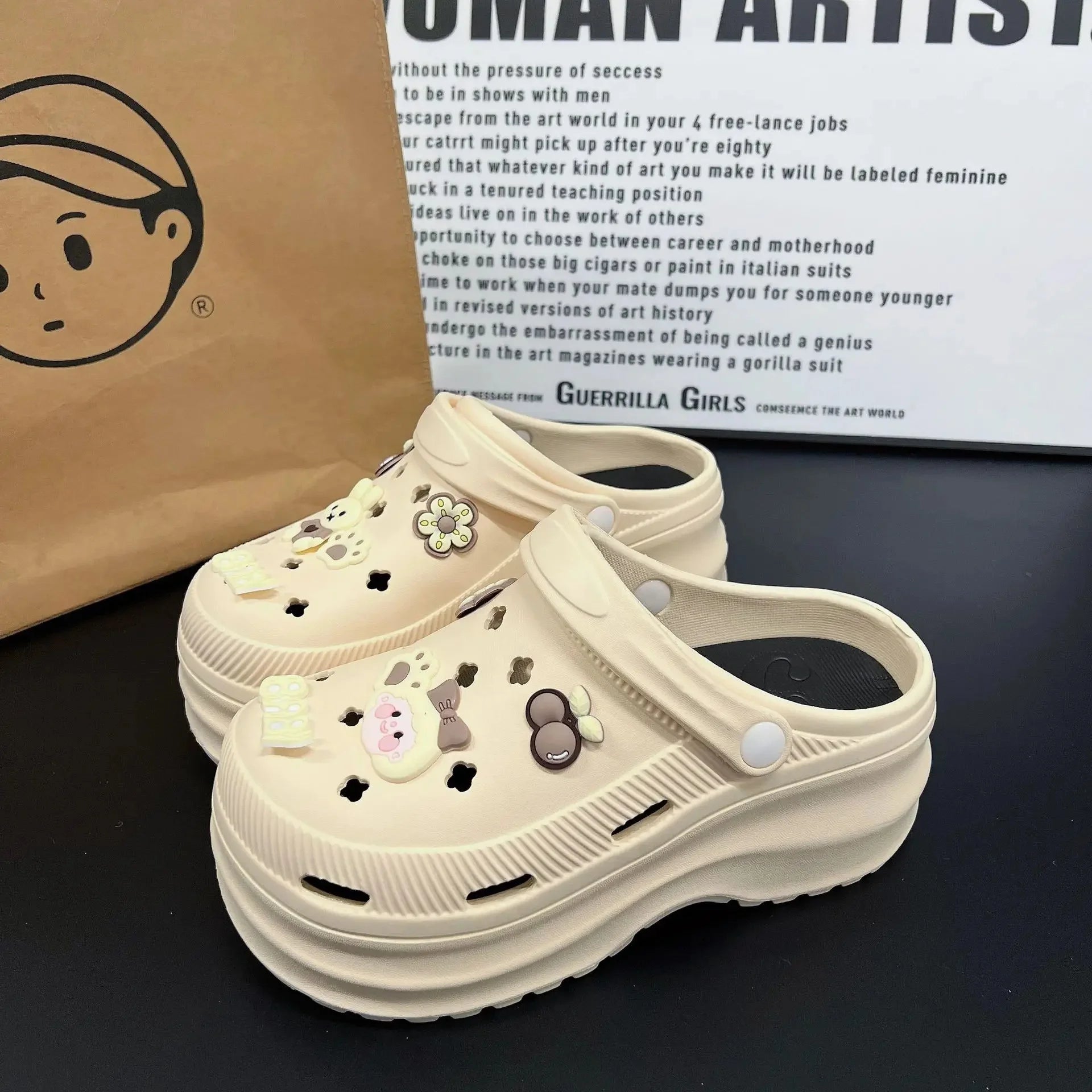 Nuevas zapatillas bonitas de Internet famosas y súper populares para mujer, zapatos de zuecos de moda de verano para exteriores y interiores de doble uso
