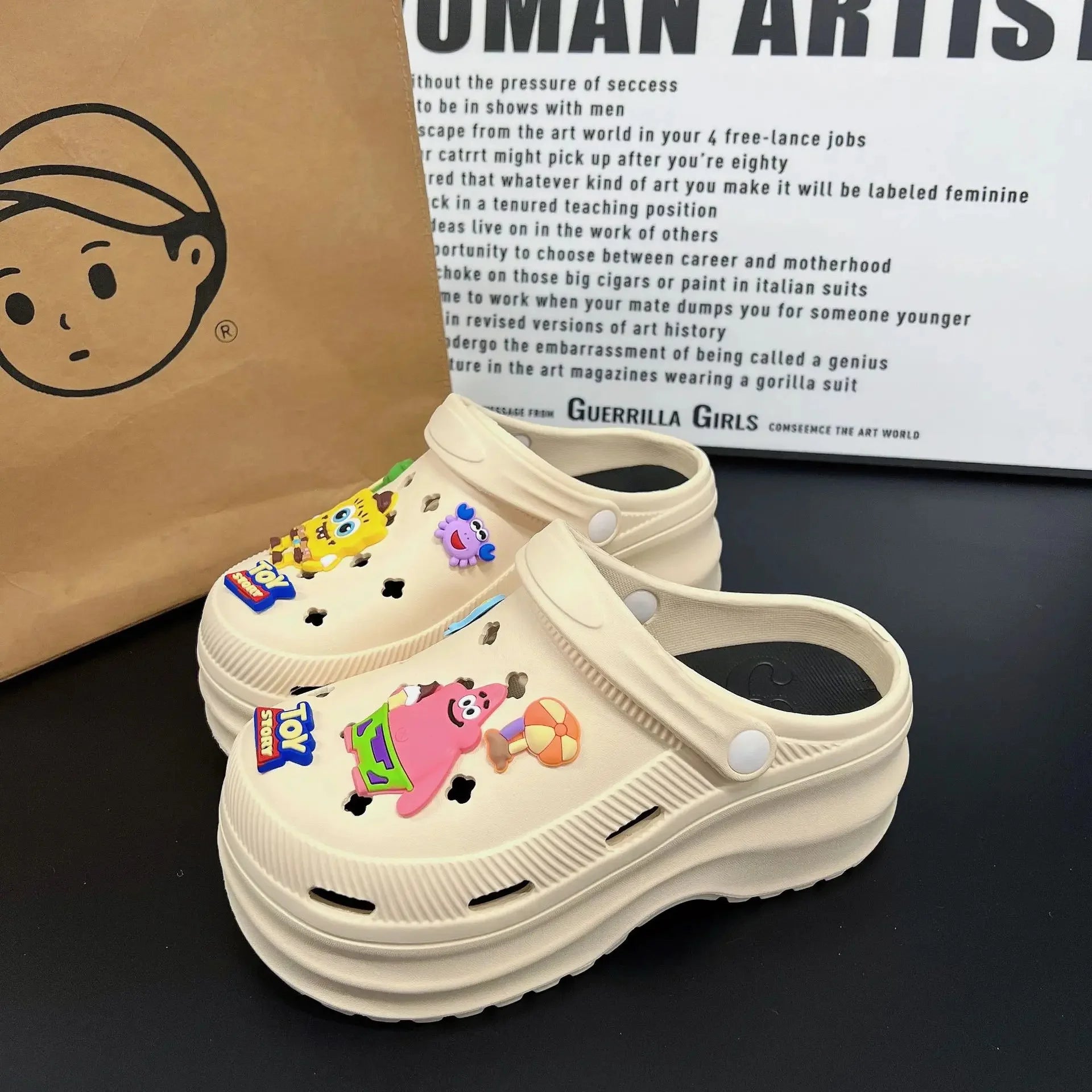 Nuevas zapatillas bonitas de Internet famosas y súper populares para mujer, zapatos de zuecos de moda de verano para exteriores y interiores de doble uso