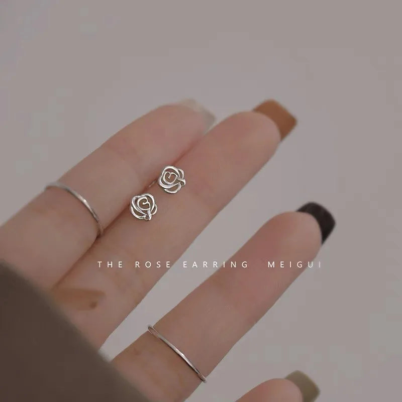Pendientes de tuerca con forma de mariposa y corazón para mujer, Mini estrella, Color plateado, con agujas de plata 925, hipoalergénico, uso diario, regalo Pierc para niñas