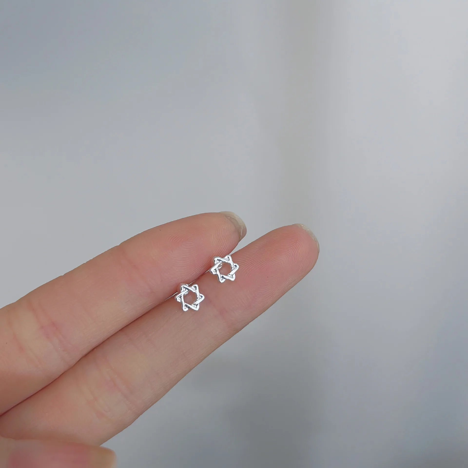 Pendientes de tuerca con forma de mariposa y corazón para mujer, Mini estrella, Color plateado, con agujas de plata 925, hipoalergénico, uso diario, regalo Pierc para niñas