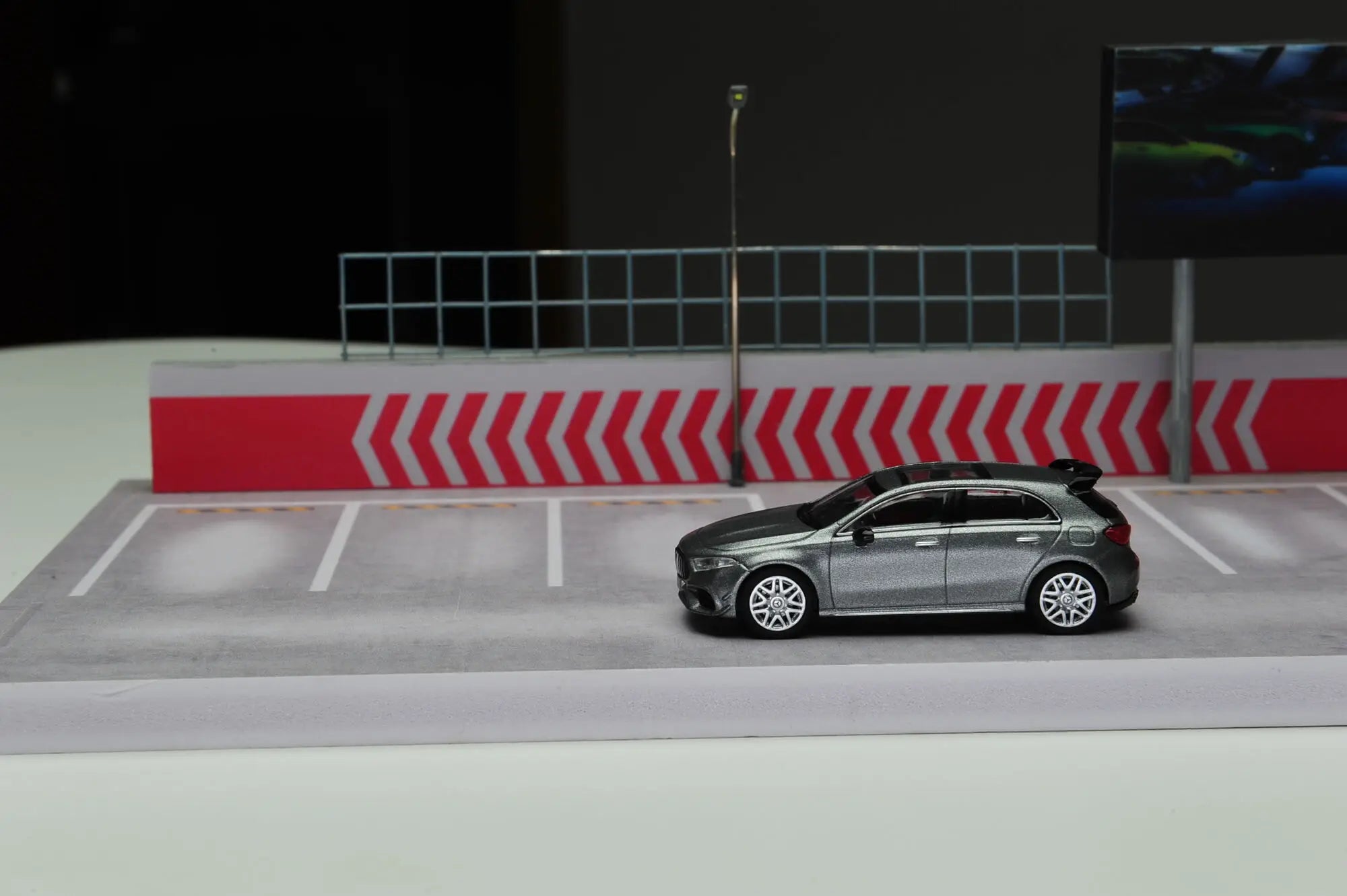 Kilo Works 1:64 Clase A 4ta generación W177 A45 S Modelo de coche de aleación de cuatro puertas