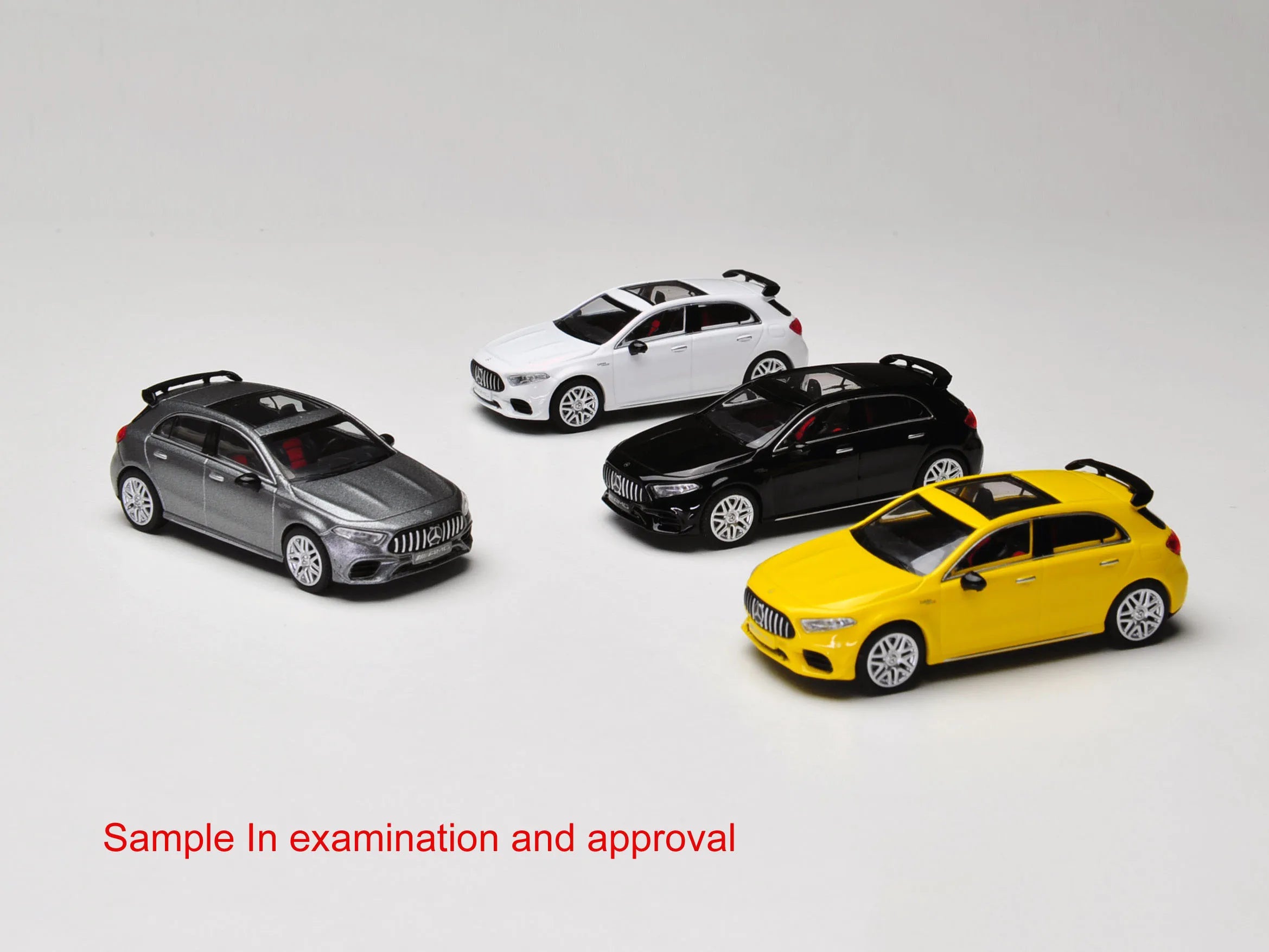 Kilo Works 1:64 Clase A 4ta generación W177 A45 S Modelo de coche de aleación de cuatro puertas