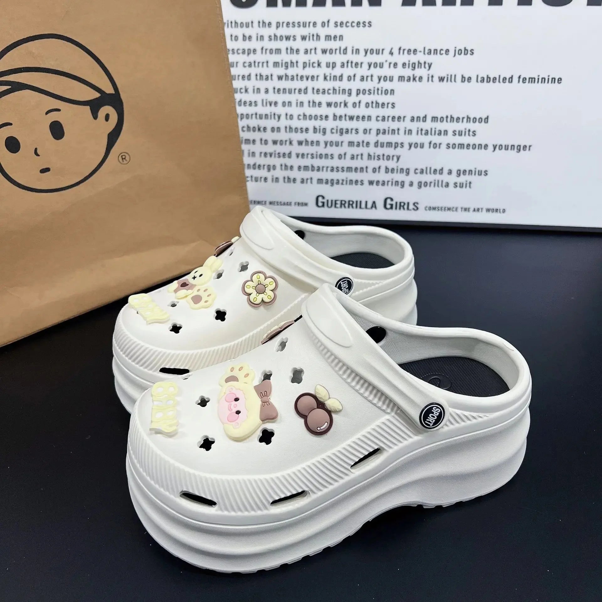 Nuevas zapatillas bonitas de Internet famosas y súper populares para mujer, zapatos de zuecos de moda de verano para exteriores y interiores de doble uso