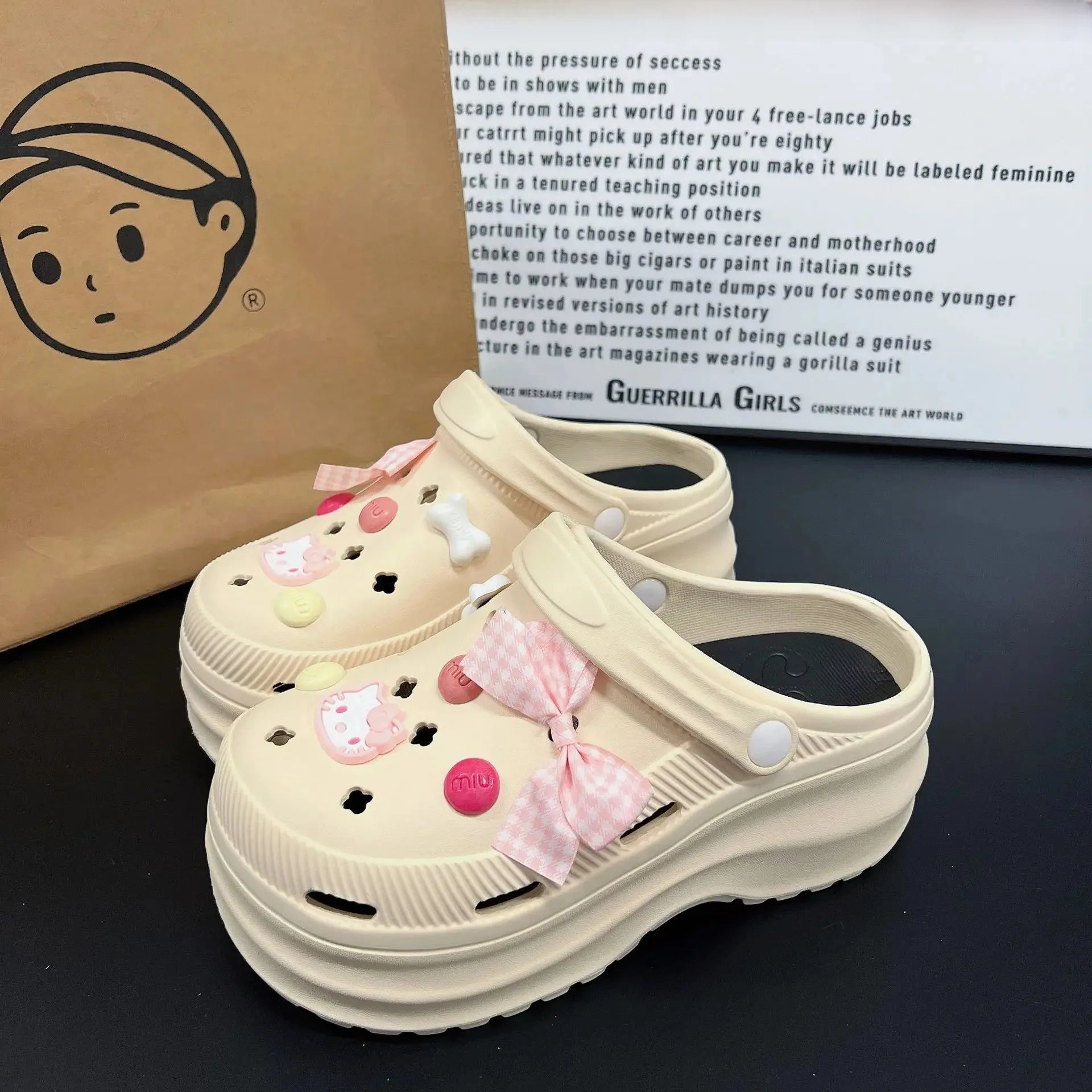 Nuevas zapatillas bonitas de Internet famosas y súper populares para mujer, zapatos de zuecos de moda de verano para exteriores y interiores de doble uso