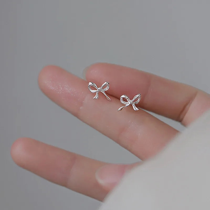 Pendientes de tuerca con forma de mariposa y corazón para mujer, Mini estrella, Color plateado, con agujas de plata 925, hipoalergénico, uso diario, regalo Pierc para niñas