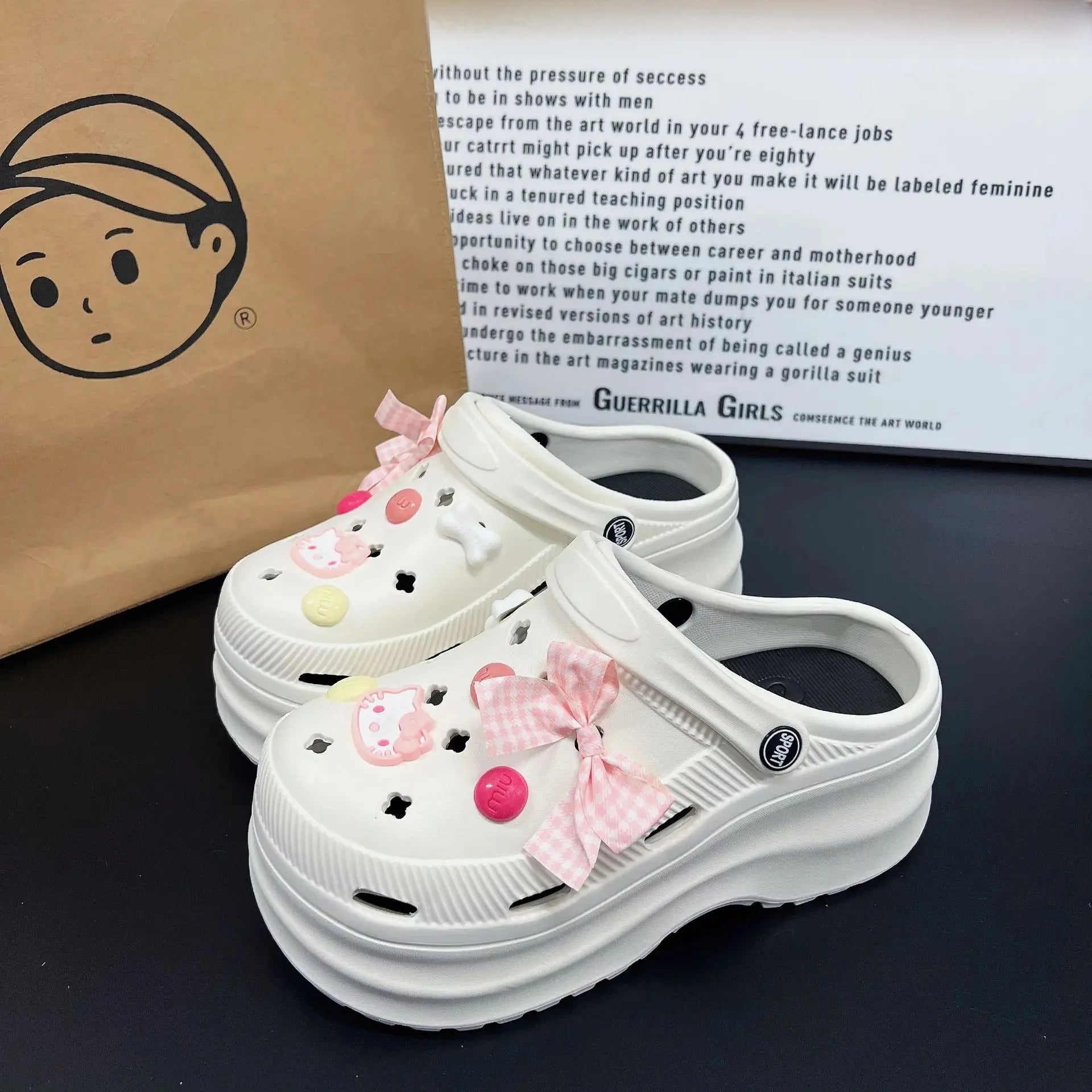Nuevas zapatillas bonitas de Internet famosas y súper populares para mujer, zapatos de zuecos de moda de verano para exteriores y interiores de doble uso