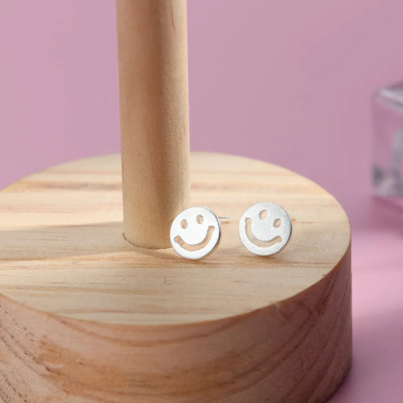 Pendientes de tuerca con forma de mariposa y corazón para mujer, Mini estrella, Color plateado, con agujas de plata 925, hipoalergénico, uso diario, regalo Pierc para niñas