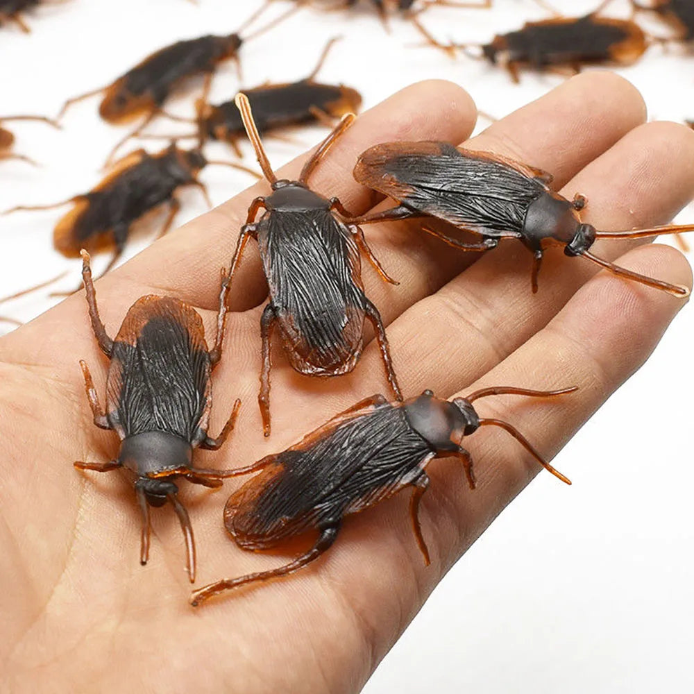 Decoración de Halloween, cucarachas falsas artificiales, insectos de plástico realistas, juguetes novedosos para cucarachas, accesorios espeluznantes de manivela