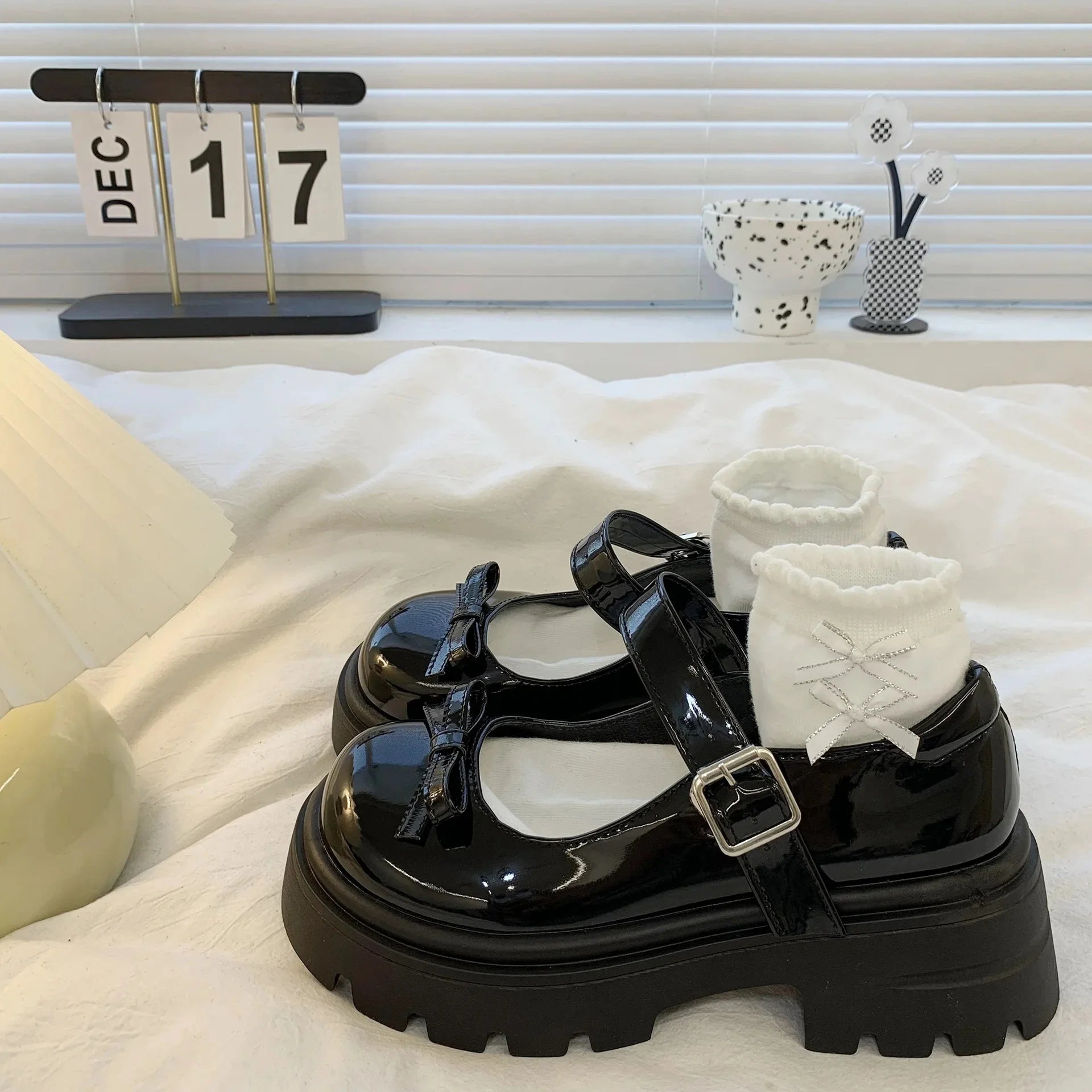 Zapatos planos negros de tacón grueso antideslizantes con Nudo de mariposa estilo romano para mujer, mocasines cómodos con punta redonda, sin cordones, novedad de verano