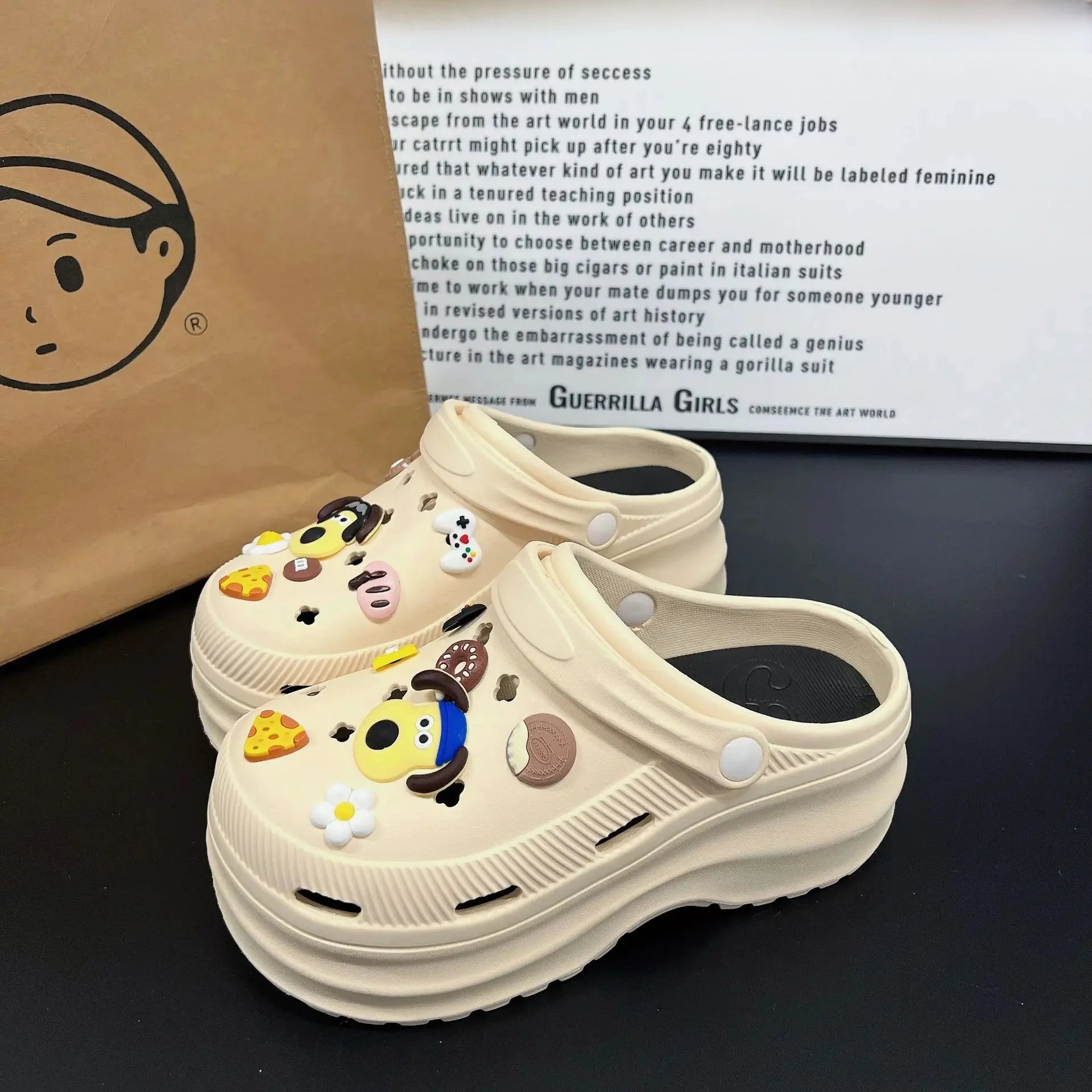 Nuevas zapatillas bonitas de Internet famosas y súper populares para mujer, zapatos de zuecos de moda de verano para exteriores y interiores de doble uso