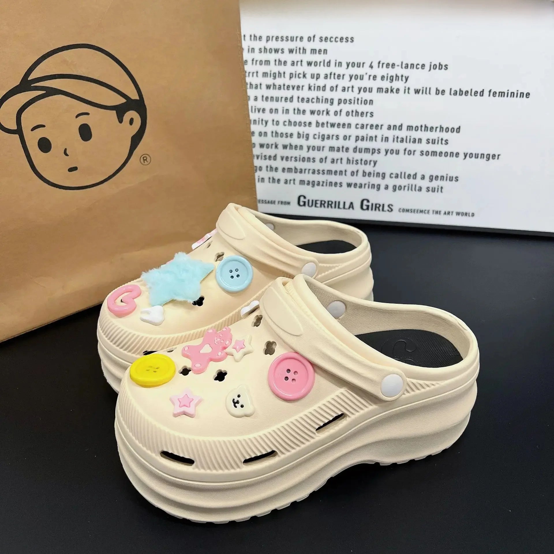 Nuevas zapatillas bonitas de Internet famosas y súper populares para mujer, zapatos de zuecos de moda de verano para exteriores y interiores de doble uso