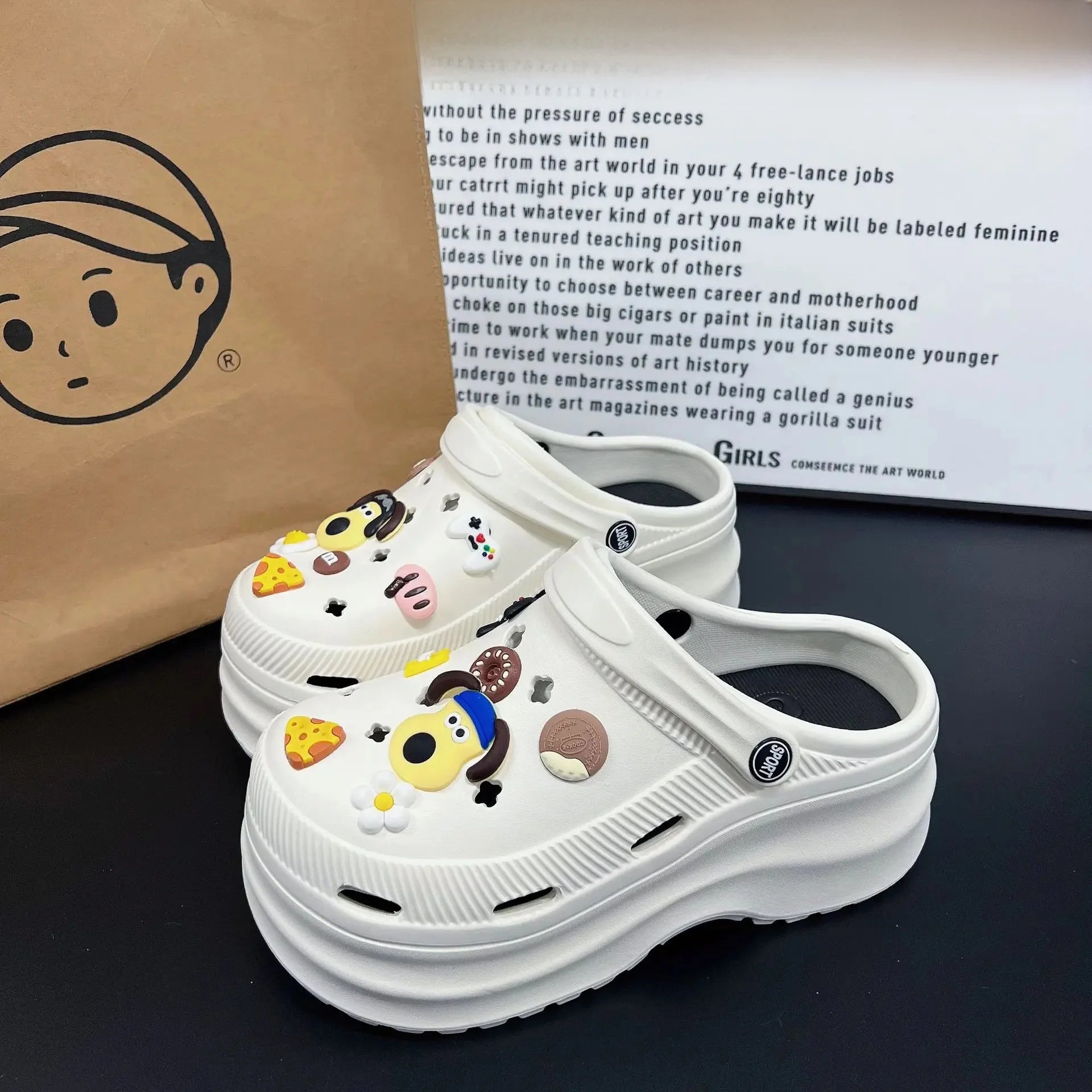 Nuevas zapatillas bonitas de Internet famosas y súper populares para mujer, zapatos de zuecos de moda de verano para exteriores y interiores de doble uso