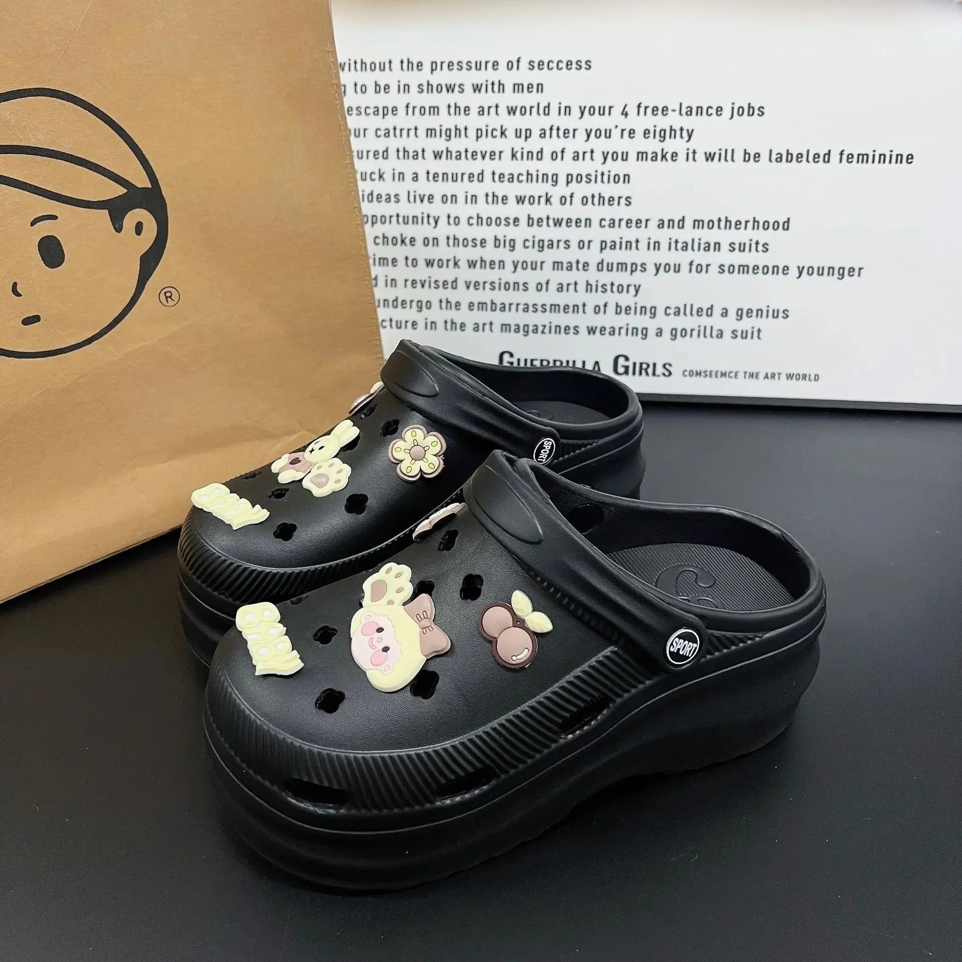 Nuevas zapatillas bonitas de Internet famosas y súper populares para mujer, zapatos de zuecos de moda de verano para exteriores y interiores de doble uso