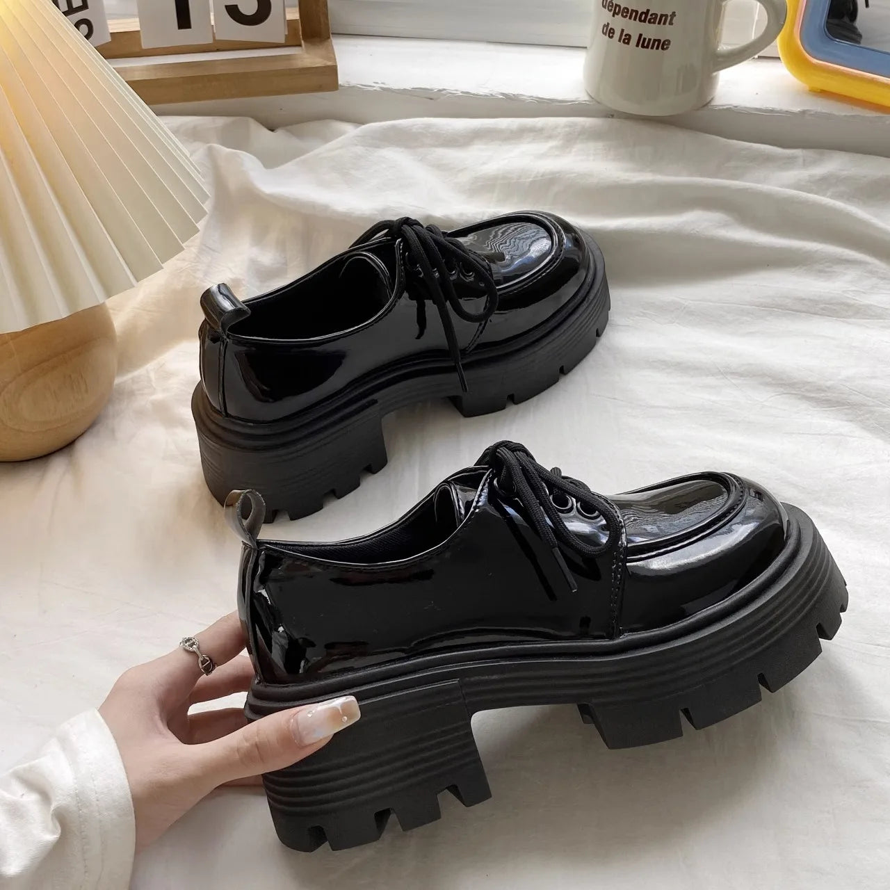 Zapatos Mary Jane de tacón ueso retro para mujer, primavera 2025, estilo británico, versátiles para faldas, con correa cruz...