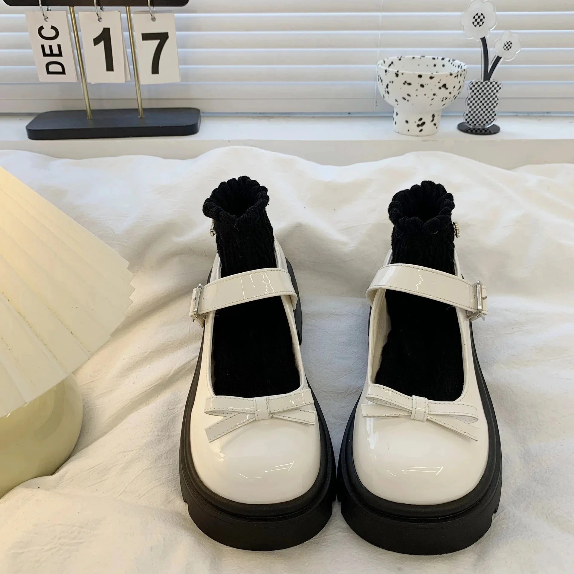 Zapatos planos negros de tacón grueso antideslizantes con Nudo de mariposa estilo romano para mujer, mocasines cómodos con punta redonda, sin cordones, novedad de verano