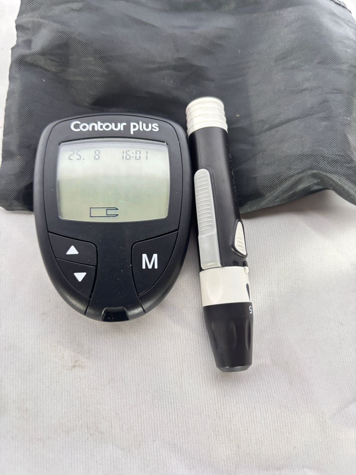 Kit Glucómetro Contour Plus Color Negro